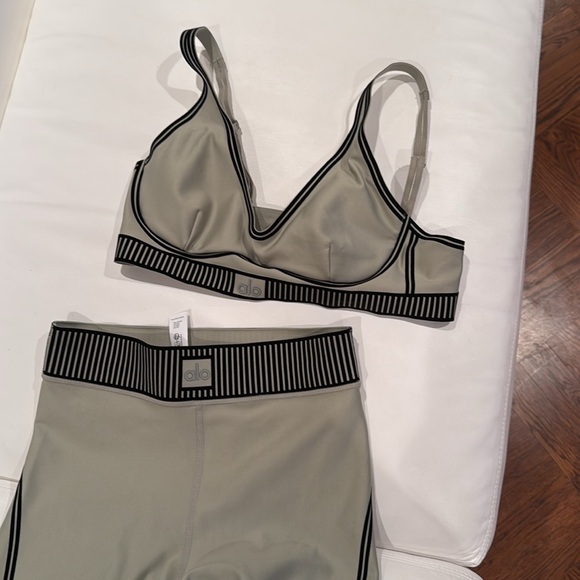 Alo Yoga line up set - Picture 3 of 4